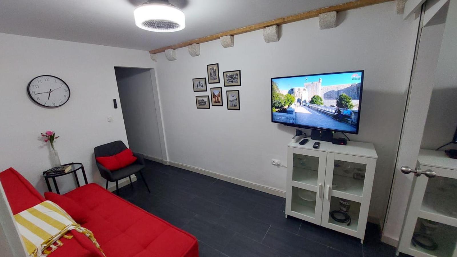 Old By The Sea, Jazz Apartment